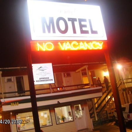 Queensway Court Motel Принс-Джордж Экстерьер фото