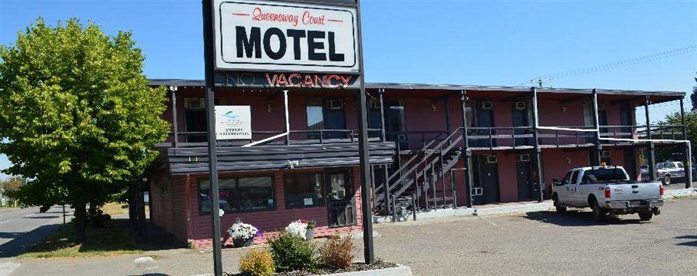 Queensway Court Motel Принс-Джордж Экстерьер фото