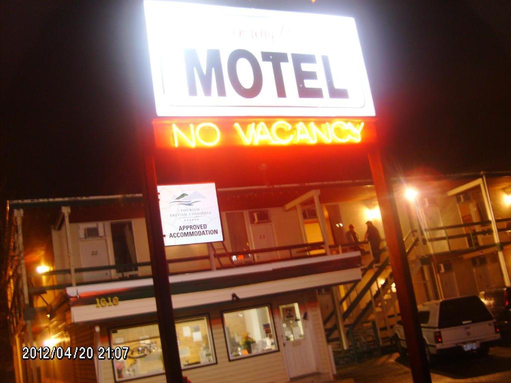 Queensway Court Motel Принс-Джордж Экстерьер фото